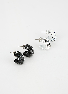 モノトーンペイントピアス