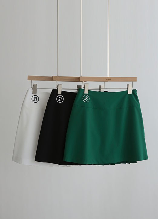 【QoG】[ゴルフウェア] 撥水加工バックプリーツ切り替えスカート(インナーパンツ付き) sk19367