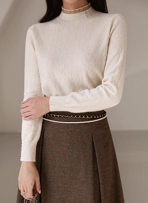 パールビジュー付きフリルハイネックジャガードニットnt42664