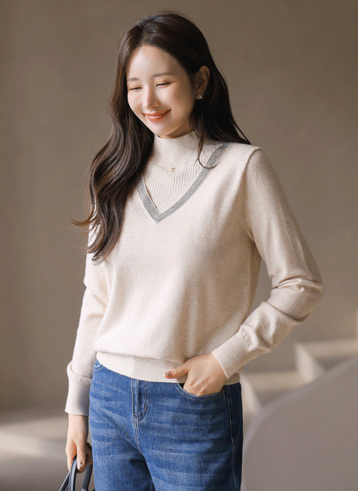 レイヤード風 ペンダント＆ラインストーン付きハイネックニットプルオーバー nt43069